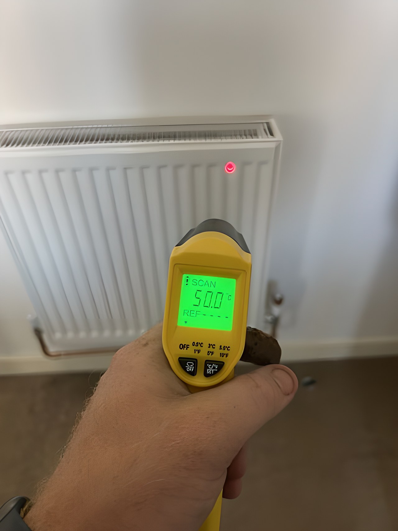 Flushing machine connected to a heating system