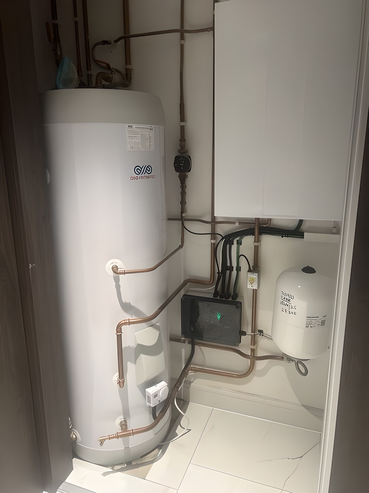 Hot water cylinder with expansion vessel and pipework